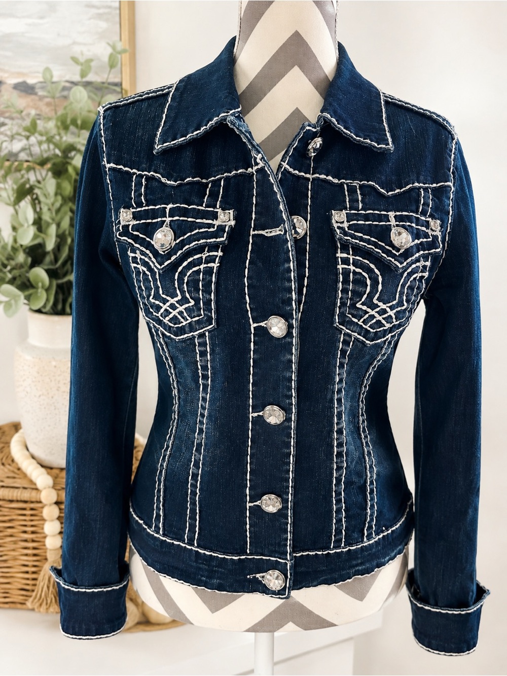 LA Idol Denim Jacket White Contrast Stitch Rhinestone Buttons Fitted Size L